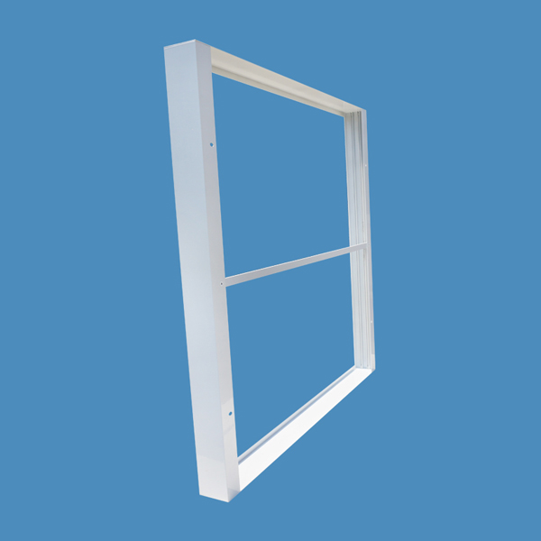 大家好，給大家介紹一下，這是我女朋友@面板燈明裝框